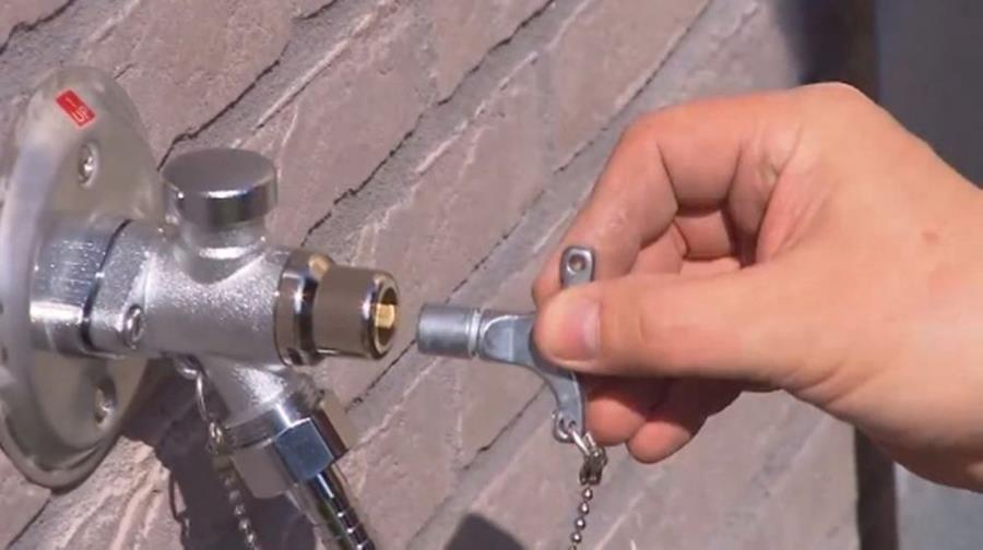 Comment poser un robinet extérieur antigel?