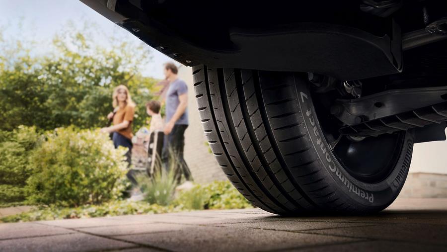 Pourquoi conseiller à vos clients de mettre des pneus été?