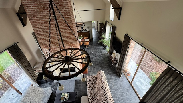 Opgefriste hoeve krijgt eigentijdse verfijning en karakter